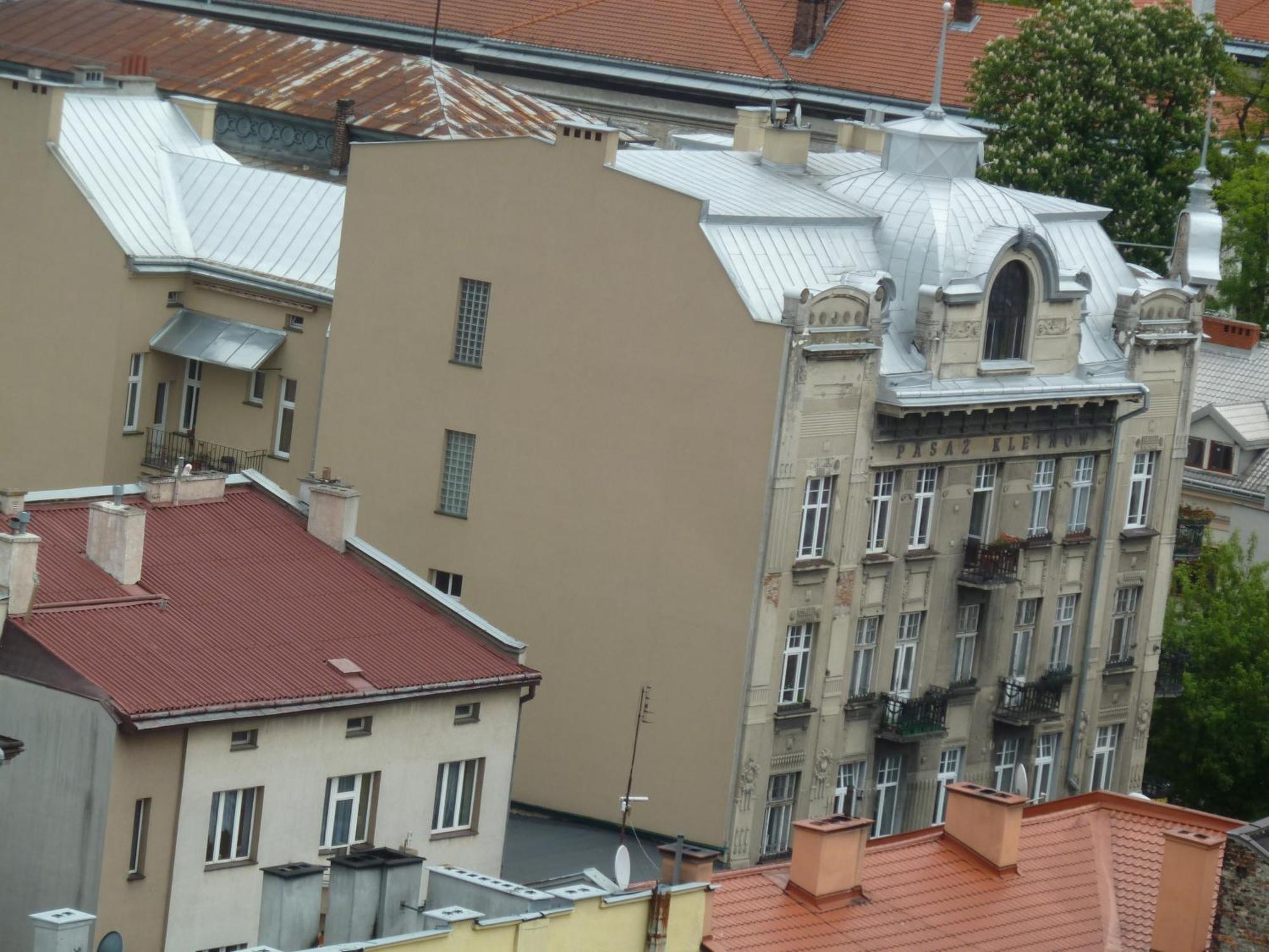 Apartment Center