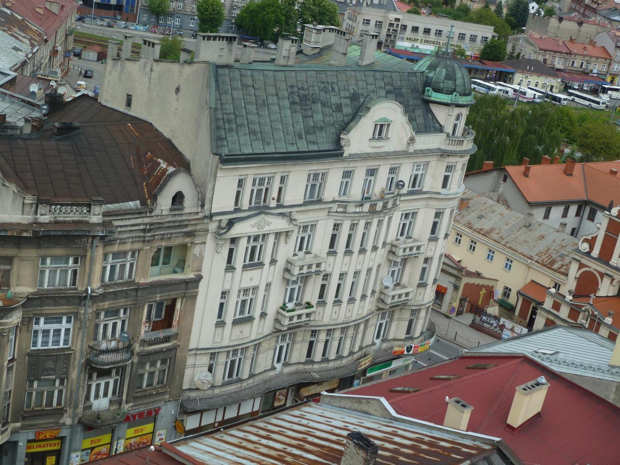 Apartment Center